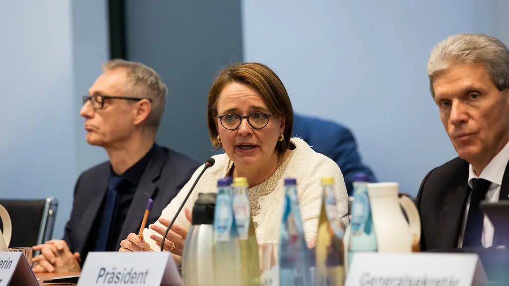 Staatsministerin Widmann-Mauz bei der Kultusministerkonferenz