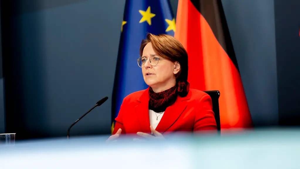 Staatsministerin Annette Widmann/Mauz