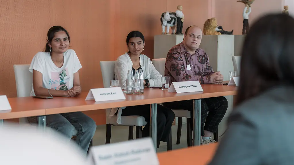 Im Gespräch mit Staatsministerin Alabali-Radovan ging es unter anderem um die doppelte Staatsangehörigkeit 
